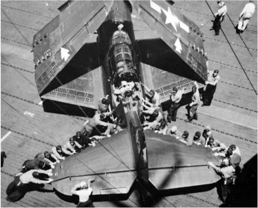 15 chiếc SB2C-4E được phân công cho phi đội VB-82 trên tàu sân bay Bennington đã tham gia rất nhiều hoạt động từ cuối tháng 1 đến tháng 6 năm 1945. Bốn chiếc Helldiver từ đơn vị này là những chiếc đầu tiên tấn công Yamato vào ngày 7 tháng 4, những chiếc máy bay này đã thả hai quả bom quanh cột buồm chính bên mạn phải và phá hủy một khẩu pháo 5 inch. Những quả bom đã tạo ra một lỗ hổng lớn trên boong tàu. Một chiếc Helldiver đã bị hỏa lực phòng không bắn rơi.