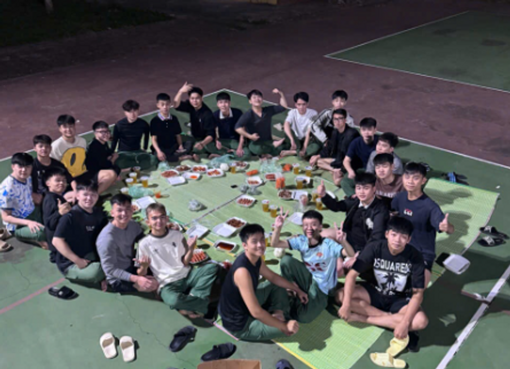 Tôi và cả lớp Goertek cũ.