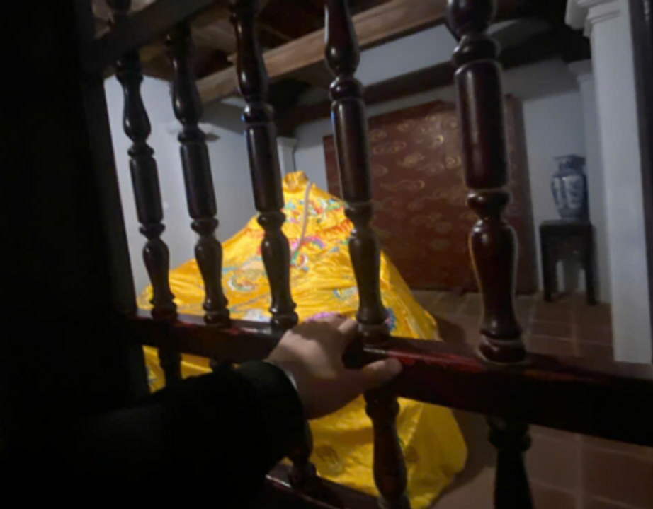 Inside Am Mỵ Châu