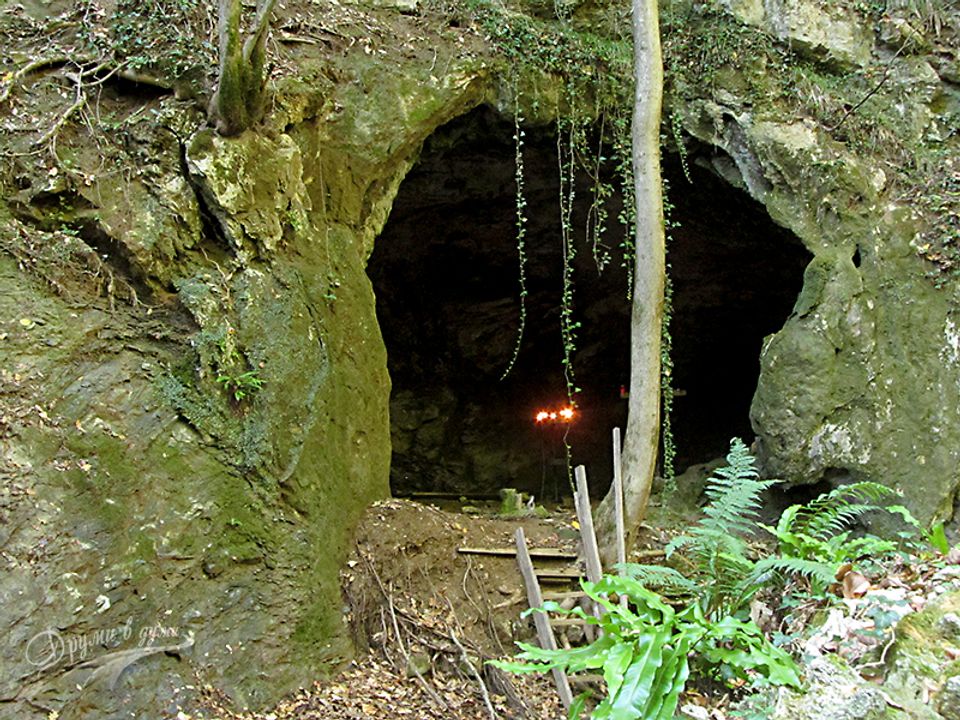 Lối vào hang động thánh tích Sveta Marina