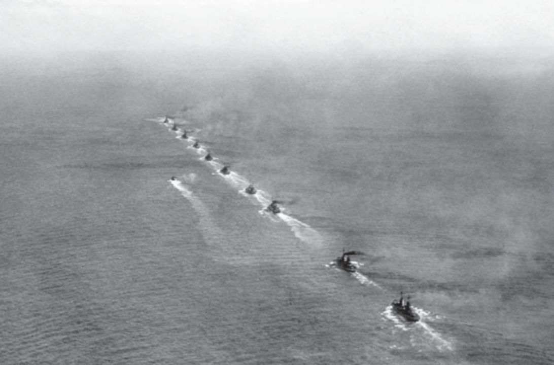 Các đơn vị của Hạm đội Biển khơi Đức trong một chiến dịch trên Biển Bắc năm 1916. Sau khi Scheer lên nắm quyền chỉ huy, người Đức trở nên chủ động hơn nhiều và tích cực tìm kiếm một trận đánh trong điều kiện thuận lợi. (IWM HU 58253)