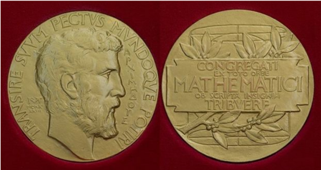 Hai mặt huy chương Fields 