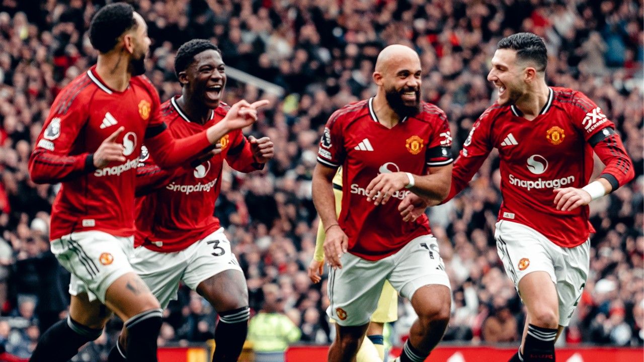 Manchester United giành chiến thắng 2-0 chung cuộc trước Tottenham Hotspur