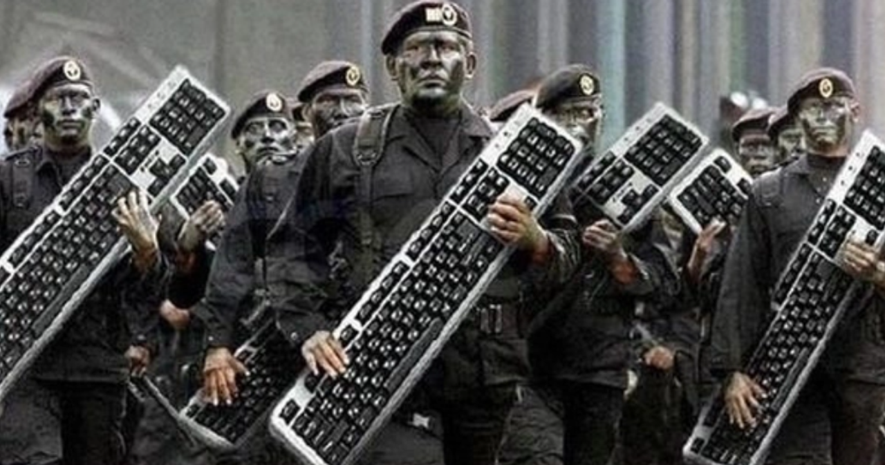 Một số lượng lớn các tài khoản bạn cãi nhau là ảo, clone, được tài trợ để thực hiện công việc cãi nhau với bạn, đó là lý do kênh online rất cuồng nhiệt, nhưng yếu ở kênh offline. Well, ở offline nó là kinh tế, là quyền lợi hữu hình.