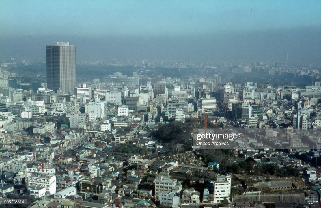Quang cảnh thành phố Tokyo từ tháp truyền hình Tokyo, Nhật Bản thập niên 1960. Nguồn ảnh: United Archives / Getty images.