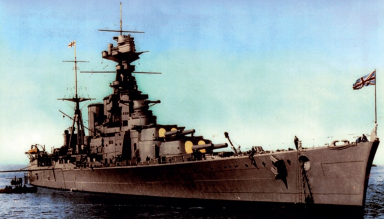 Tàu thiết giáp tuần dương hạm HMS Hood của Anh vốn được dự định là chiếc dẫn đầu của một lớp gồm bốn chiếc, nhưng các tàu còn lại đã bị hủy bỏ trước khi được hạ thủy. Sau khi Hood đưa vào phục vụ vào tháng 5 năm 1920, con tàu đã gây ấn tượng mạnh với Hội đồng  Tướng lĩnh của Hải quân Hoa Kỳ, và vì thế đã ảnh hưởng đến thiết kế của lớp Lexington – lớp “siêu thiết giáp tuần dương hạm” của Mỹ.