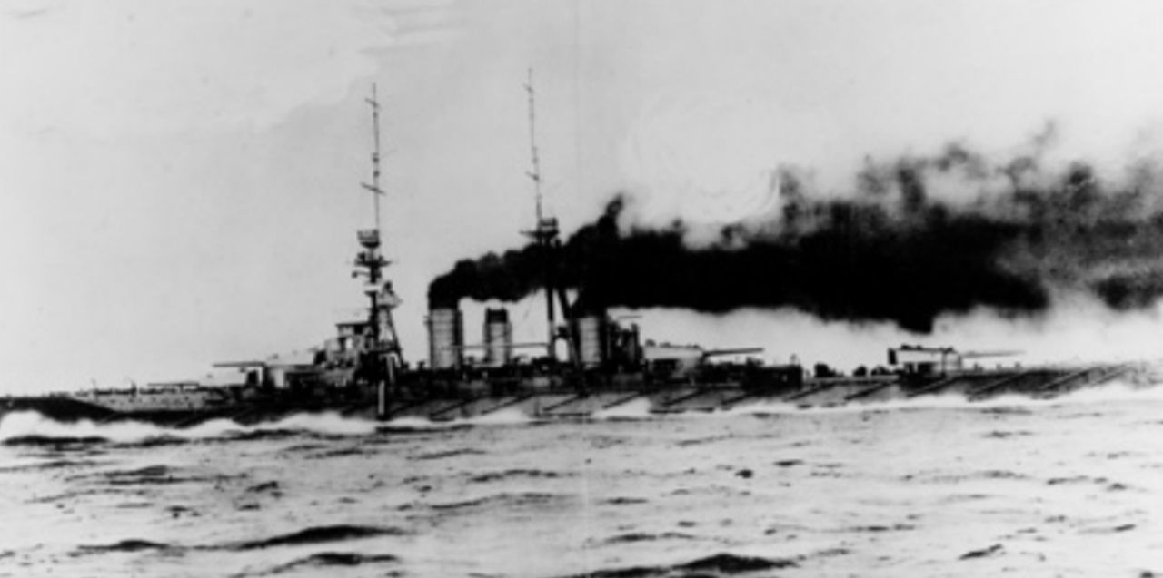 Đây là một thiết giáp tuần dương hạm lớp Kongō trong hình dạng ban đầu của nó từ năm 1917 đến 1920. Khi hoàn thành, các tàu có ba ống khói, hai cột buồm ba chân lớn, và cấu trúc thượng tầng chỉ rất sơ khai. Tất cả những đặc điểm này đã được thay đổi trong quá trình nhiều đợt hiện đại hóa, nhưng bố trí vũ khí chính và thực tế rằng cả bốn tàu của lớp này đều được bảo vệ nhẹ vẫn không thay đổi.