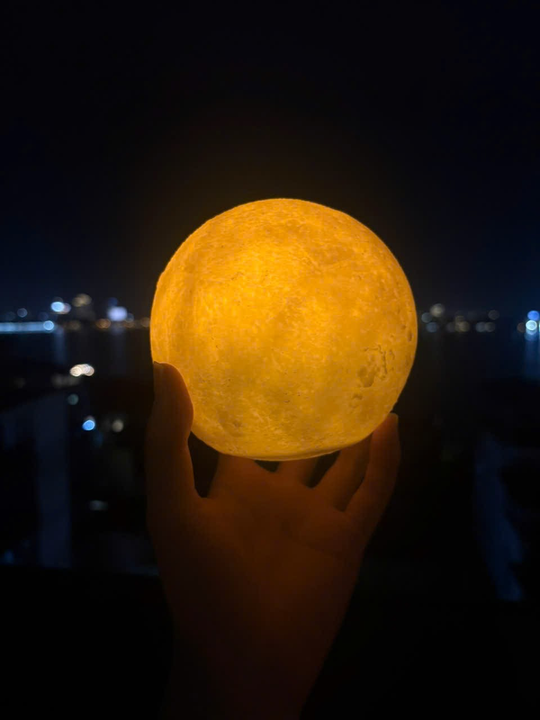 Quán nào đó ở Hồ Tây. Nước chả ngon, người đi cùng cũng không cùng tần số nói chuyện. Được mỗi cái là ngồi tận tầng 9 ngắm thành phố cũng mát mát