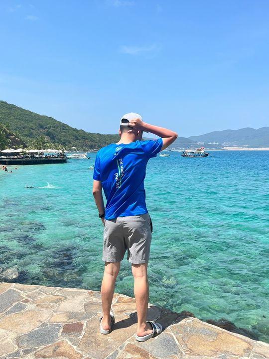 Bứt phá Vươn xa. Mịa. Nắng mà vẫn thích làm màu