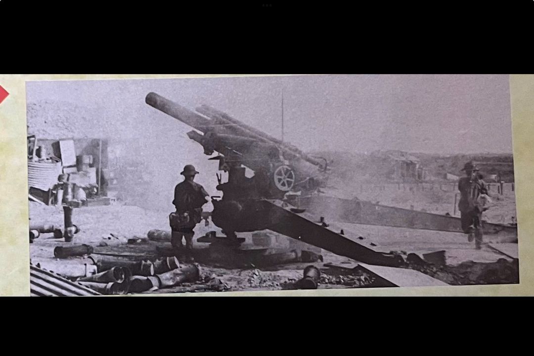 Quân giải phong đành chiếm căn cứ phảo bình định ở Ai Từ (Ảnh: TTXVN)