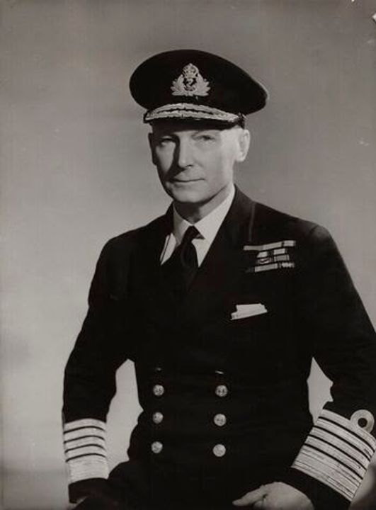 Đô đốc John Tovey là một người kiệm lời và sùng đạo, nhưng ông cũng có mặt hài hước trong tính cách. Trong vai trò Tổng tư lệnh Hạm đội, ông nhiều lần xung đột với Churchill về các chiến dịch hải quân, nhưng cách ông chỉ huy hạm đội trong chiến dịch truy lùng Bismarck vào tháng 5 năm 1941 đã chứng minh rằng ông có tư duy chiến lược hải quân sắc sảo và chuyên nghiệp.