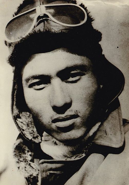 Mamoru Seki là một phi công ném bom bổ nhào và sĩ quan của Hải quân Đế quốc Nhật Bản (IJN) trong Thế chiến II . Ông được biết đến nhiều nhất với vai trò chỉ huy phi đội ném bom bổ nhào trên tàu sân bay Shōkaku và chỉ huy các cuộc tấn công chống lại các tàu sân bay của Hải quân Hoa Kỳ (USN) trong cả hai trận chiến Đông Solomon và trận chiến quần đảo Santa Cruz , nơi họ đã gây thiệt hại nặng nề cho tàu sân bay Enterprise hai lần. Ông đã hy sinh trong trận chiến quần đảo Santa Cruz khi tấn công vào Enterprise.