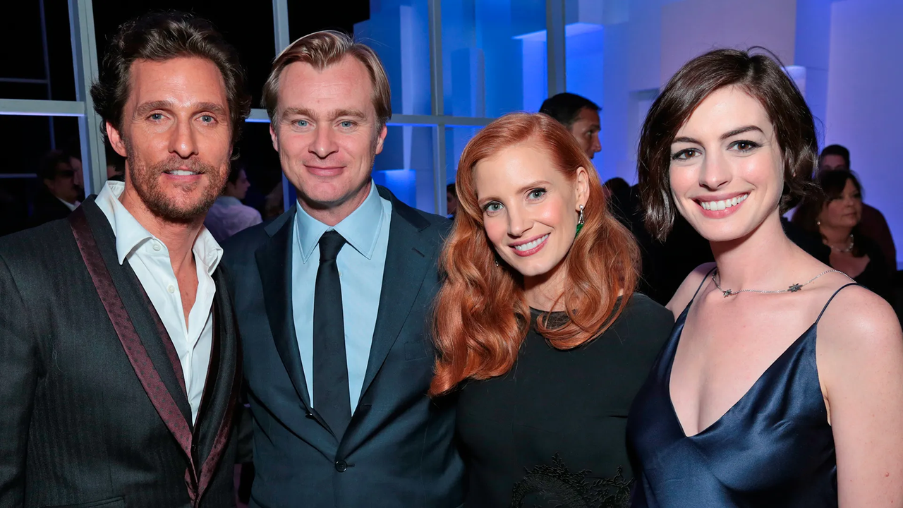 <i>Đạo diễn Christopher Nolan cùng với các diễn viên của Interstellar.</i>
