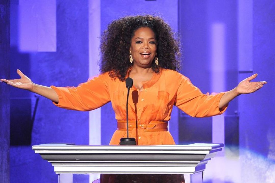 Nữ hoàng truyền hình Oprah Winfrey là nữ tỷ phú tự thân da màu đầu tiên của nước Mỹ