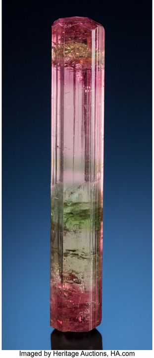 Tourmaline biến thể. Mỏ ElbaiteCruzeiro, São José da Safira, Minas Gerais, Brazil.2,75 x 0,4 inch (7 x 1 cm)Từ Bộ sưu tập Gerhard Wagner
