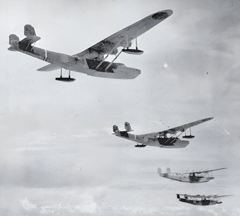 Đội hình H6K2 thuộc một Không đoàn chưa xác định của IJNAF. H6K2 là phiên bản sản xuất đầu tiên của Type 97 được đưa vào phục vụ, sau đó là H6K4, với các buồng súng nhô ra hai bên thân để lắp súng máy Type 92 7,7mm, đồng thời thay tháp pháo lưng bằng vị trí bắn mở. (Record Group 80G-169790, Still Pictures Branch, National Archives and Records Administration – NARA)