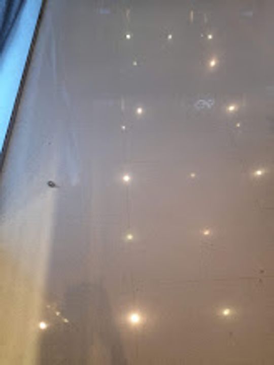 Lần đầu gặp anh tại crescent mall quận 7, dạo vòng hồ bán nguyệt, ăn cá viên chiên hihi