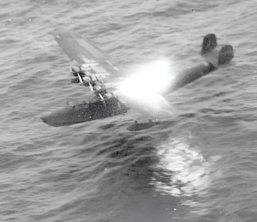 Chuỗi chiến công của PB4Y trước các thuyền bay IJNAF đã kết thúc như khi nó bắt đầu — bằng việc một chiếc Liberator bắn rơi một “Mavis.” Ngày 9 tháng 5 năm 1945, Chỉ huy trưởng VPB-116, Trung tá Allen Waggoner, cùng phi hành đoàn đã tấn công một chiếc H6K vận tải ngoài khơi Nhật Bản. Như thấy rõ trong ảnh, xạ thủ tháp pháo mũi và lưng của chiếc máy bay tuần tra đã thiêu cháy cánh trái của thuyền bay trong loạt bắn kéo dài hai phút liên tiếp. (80G-490083, RG80, NARA)