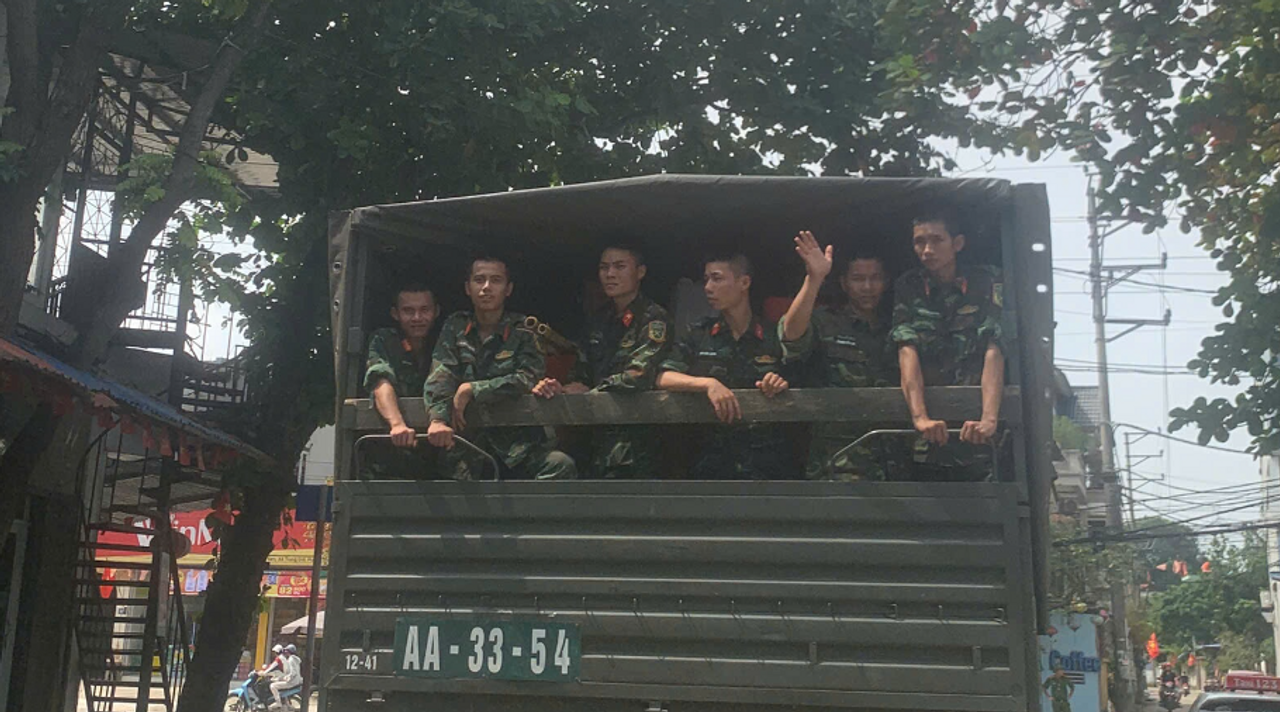 Các anh bộ đội tôi gặp ở Sóc Sơn.