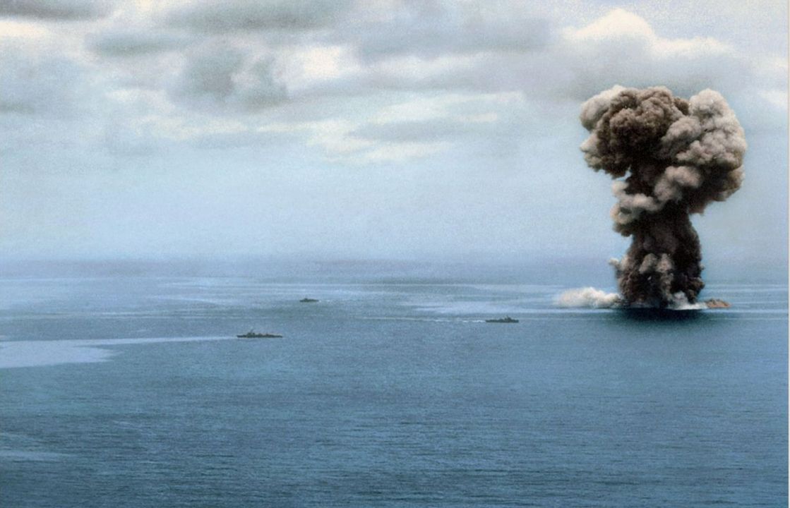 Yamato đã nổ tung vào khoảng 14:23 ngày 7 tháng 4 năm 1945, sau khi hứng chịu cuộc tấn công trên không dữ dội của máy bay từ tàu sân bay Mỹ. Cột khói khổng lồ bốc lên đánh dấu sự kết thúc của kỷ nguyên thiết giáp hạm và Hải quân Đế quốc Nhật Bản. 