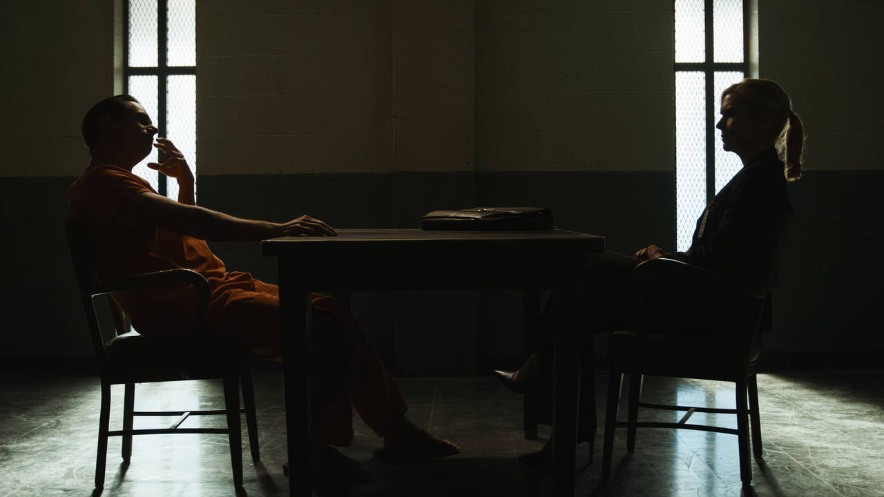 <i>Kim không ngại hiểm nguy tới đối mặt với Lalo nhằm tìm ra chút manh mối về Jimmy. Jimmy đã trách Kim vì hành động này nhưng ngược lại anh chẳng mảy may suy nghĩ về quyết định làm tay sai cho Salamanca của mình.</i>