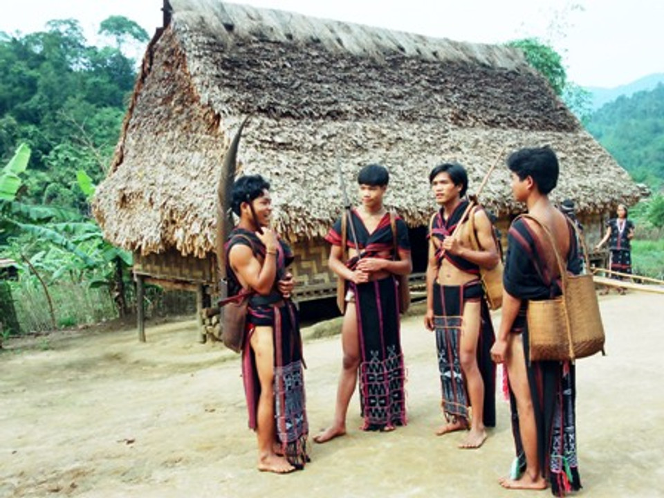 Các anh trai dân tộc :&gt;