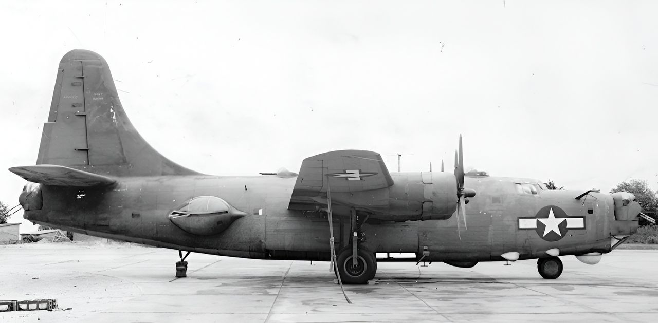 Nguyên mẫu PB4Y-2 thứ hai, BuNo 32096, dành phần lớn thời gian phục vụ tại trung tâm thử nghiệm của Hải quân Mỹ ở NAS Patuxent River. Ban đầu được chế tạo với đuôi đôi kiểu Liberator thông thường, chiếc máy bay sau đó được gửi trở lại Consolidated để lắp đuôi đứng đơn sau khi hoàn tất các thử nghiệm thiết bị vô tuyến và radar. BuNo 32096 được đặt tên là Patuxent River Wart Hog (Lợn lòi Sông Patuxent) do các khối thiết bị nhô ra bên dưới thân máy bay để chứa thiết bị điện tử. (80G-233033, RG80, NARA)