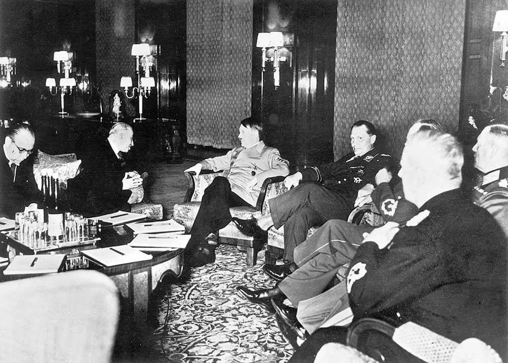 <i>Hácha, Hitler và Göring trong cuộc họp tại Berlin, ngày 14-15/03/1939.</i>
