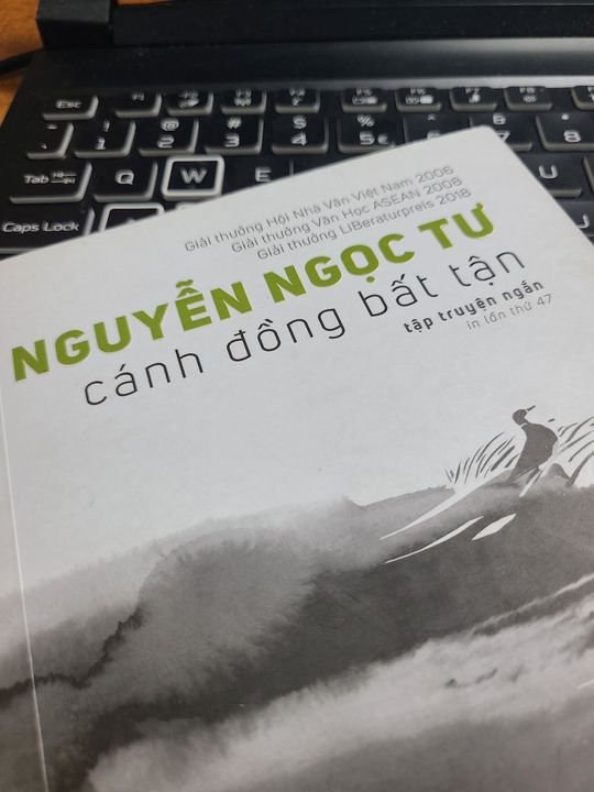 Tôi đọc xong “Cánh đồng bất tận” mà hôm nọ chibe Choo tặng trong 10 tiếng.  