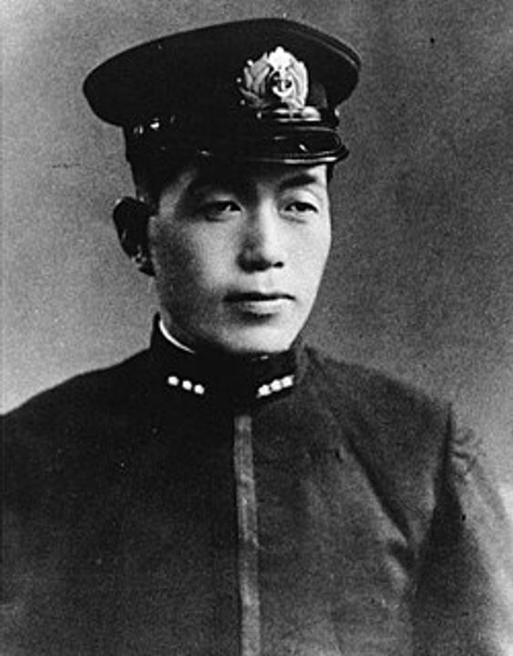 Trung úy Michio Kobayashi là chỉ huy của phi đội tấn công gồm 24 máy bay được Chuẩn Đô đốc Tamon Yamaguchi phái đi từ tàu sân bay Hiryu vào cuối buổi sáng ngày 4 tháng 6 năm 1942, ngay sau đợt tấn công tàn khốc của không quân hải quân Mỹ nhằm vào Hạm đội Không quân 1 của Nhật. Thể hiện kỹ năng và quyết tâm đáng kể trong đợt công kích, các phi công của bảy chiếc D3A1 tiếp cận được tàu sân bay Yorktown đã ghi được ba cú đánh trúng trực tiếp và hai cú đánh gần gây hư hại. Tuy nhiên, họ đã phải trả giá đắt cho thành công này – chỉ năm trong số 18 chiếc xuất phát từ Hiryu sống sót trở về sau nhiệm vụ. Trong số những chiếc D3A1 bị bắn rơi bởi tiêm kích F4F hoặc hỏa lực phòng không, có cả chiếc máy bay do chính Kobayashi điều khiển.(NHHC)