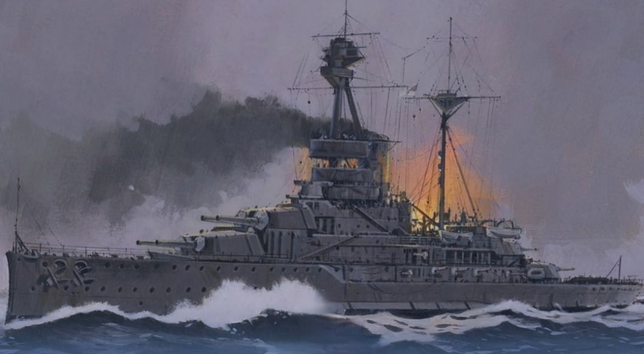 HMS Revenge vào lúc 19 giờ hiện đang là con tàu thứ ba thuộc Hải đoàn thiết giáp hạm số 1. Con tàu được trang bị pháo chính 15 inch và có thể được xem là phiên bản chậm hơn của Lớp Queen Elizabeth.