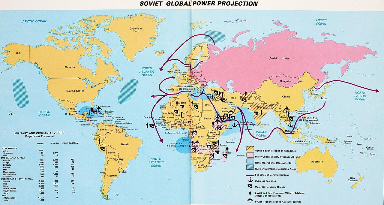 Bản đồ do Bộ Quốc phòng Hoa Kỳ công bố năm 1981, về ảnh hưởng quân sự của Liên Xô tại các nước thuộc thế giới thứ ba. Bản đồ thể hiện các khu vực hoạt động của tàu ngầm hạt nhân, các tuyến đường biển liên lạc, các cơ sở hải quân ở nước ngoài, các khách hàng mua vũ khí lớn của Liên Xô, các cơ sở máy bay trinh sát của Liên Xô và một số cấu trúc quyền lực khác của Liên Xô.