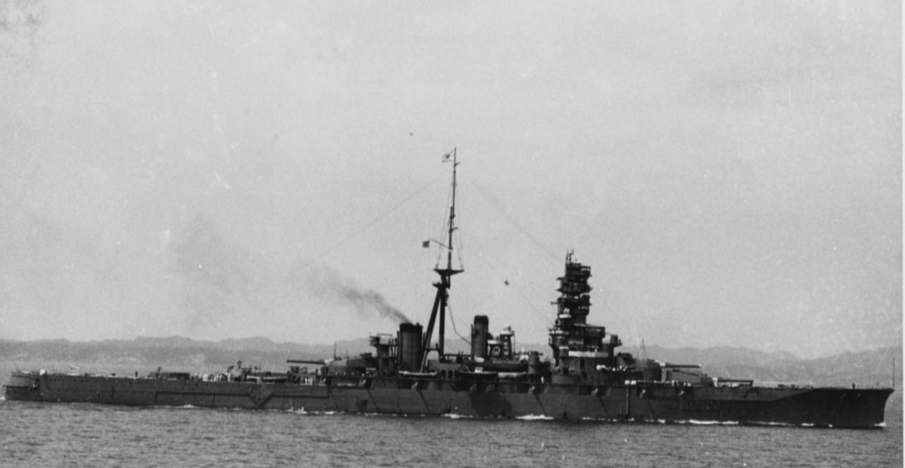 Tàu Hiei đã bị phi quân sự hóa theo các điều khoản của Hiệp ước Hải quân Washington, giới hạn tổng trọng tải thiết giáp hạm của Hải quân Đế quốc Nhật Bản. Đây là hình ảnh tàu Hiei trong giai đoạn làm tàu huấn luyện; lưu ý sự vắng mặt của tháp pháo 14 inch/45 phía sau. Tàu được hiện đại hóa và đưa trở lại phục vụ trước khi chiến tranh Thái Bình Dương bắt đầu, nhưng dù có hiện đại đến đâu thì một tuần dương thiết giáp hạm được thiết kế trước năm 1911 cũng không thể cạnh tranh với các thiết giáp hạm hiện đại của Hải quân Mỹ.