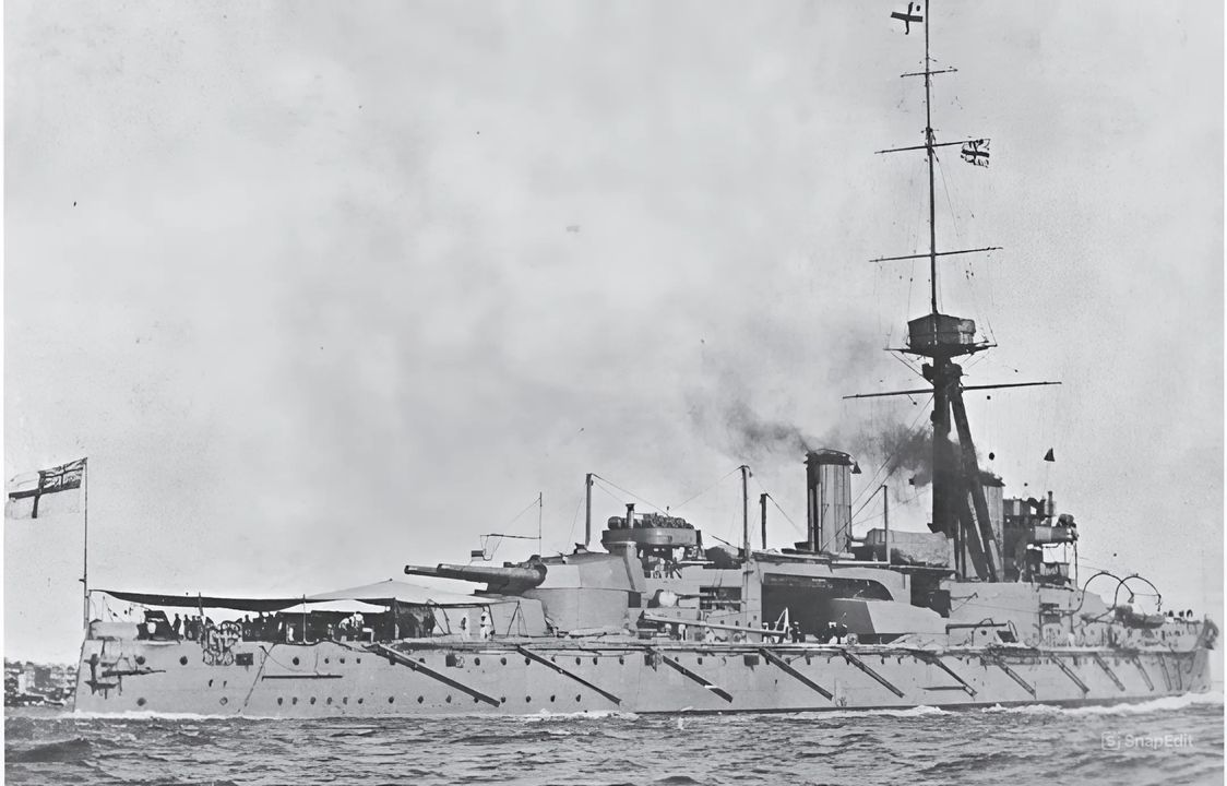 Thiết giáp hạm lớp Colossus HMS Hercules là một phần của Hải đoàn Thiết giáp hạm 1 tại trận Jutland, nhưng sau trận chiến được chuyển sang Hải đoàn Thiết giáp hạm 4 và trở thành soái hạm của Phó Đô đốc Doveton Sturdee, người chiến thắng trong trận quần đảo Falklands (1914). Có thể thấy cờ của một Phó Đô đốc tung bay từ đỉnh cột buồm trước.