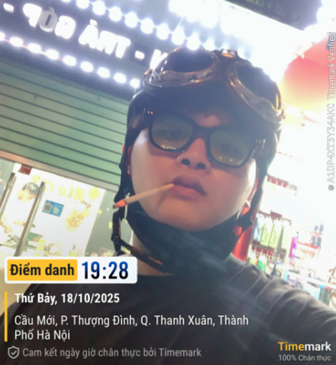 Tôi sau khi lấy xong máy cho Lập béo ở Ngã Tư Sở.