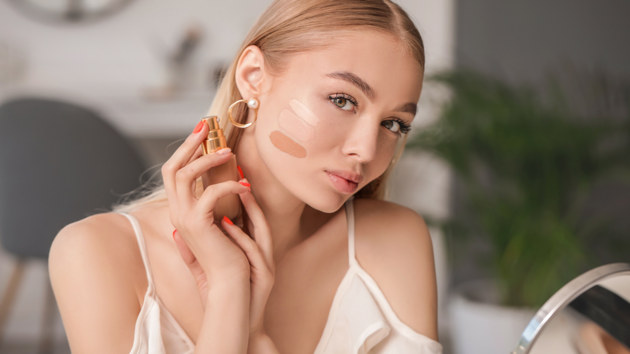 Dùng kem nền để tạo độ đều màu da