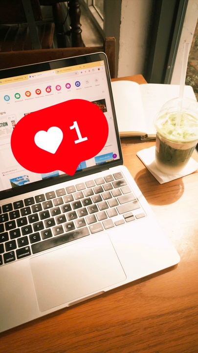 <i>Dạo này em hay cafe làm việc một mình lắm </i>