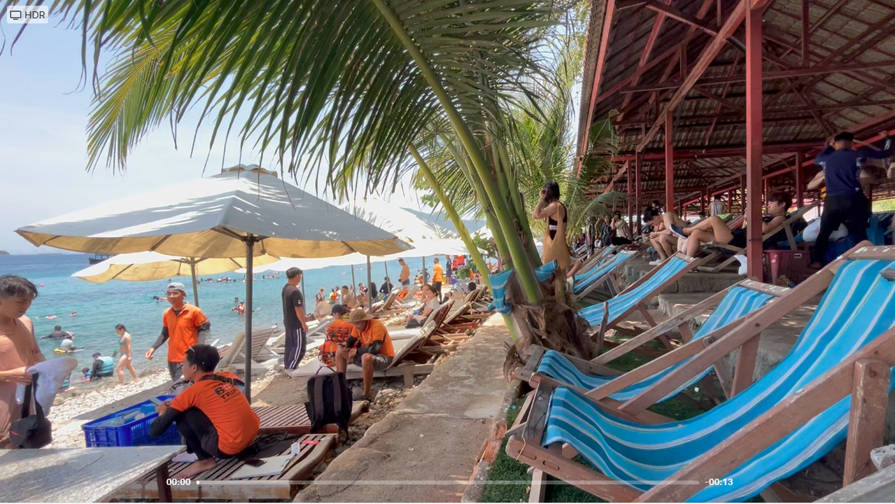 Ảnh được cắt từ clip được quay lúc 11h trưa, còn đông hơn lúc tour mình tới