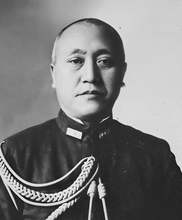 Phó đô đốc Kondo Nobutake, người chỉ huy Lực lượng Tiên phong sau khi Hạm đội Liên hợp tái tổ chức lại sau trận Midway. Là thành viên của cái gọi là “phe thiết giáp hạm,” ông cũng được biết đến với tính khí quyết đoán. Ông là một nhân vật quan trọng, dù thường bị xem nhẹ, trong các trận hải chiến tại Guadalcanal. Ông giữ những vị trí chỉ huy quan trọng trong các trận Đông Solomon, Santa Cruz và trong các trận hải chiến cao trào vào tháng 11 năm 1942.