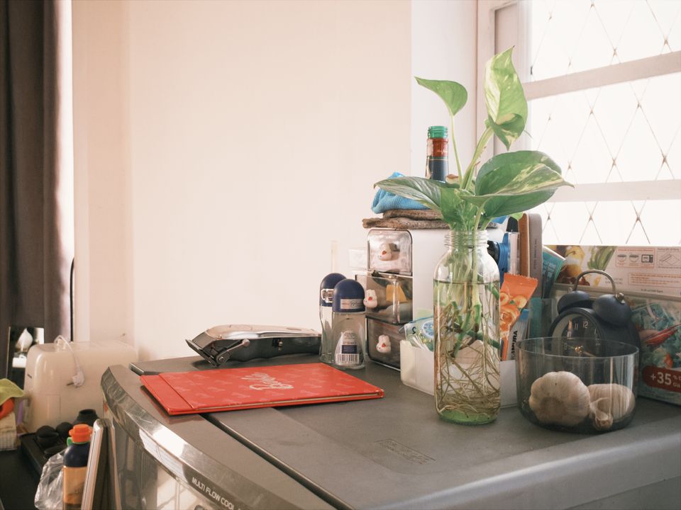 Mua kệ để đỡ lộn xộn, sau thì lộn xộn hơn