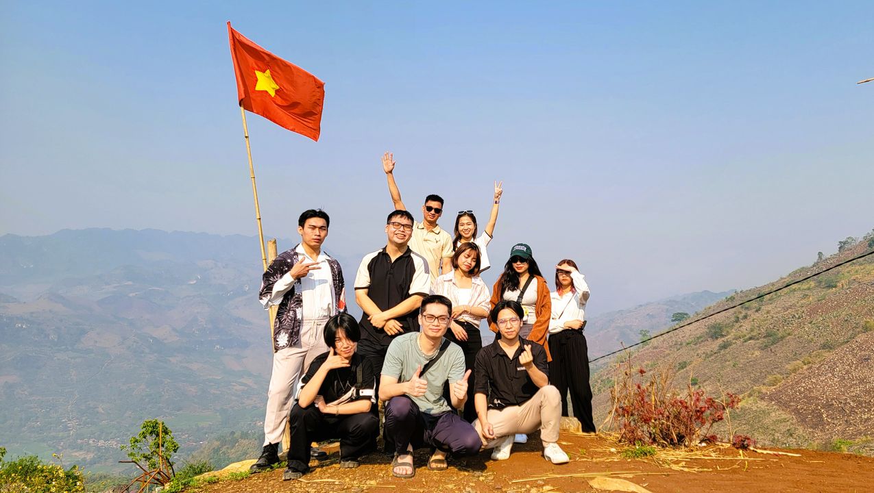 <i>Chiến đội hứng nắng đỉnh đèo</i>