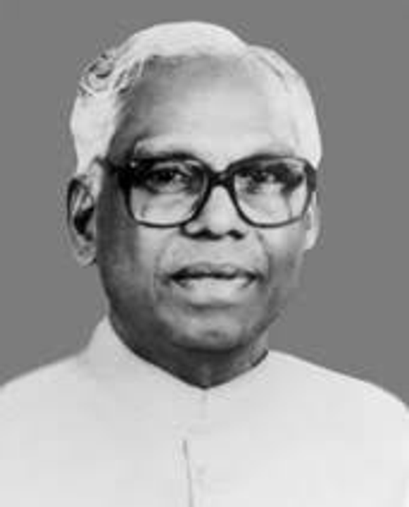 K.R. Narayanan, Tổng thống, người có quyền lực lớn nhất Ấn Độ từ năm 1997 đến 2002, là một người Dalit. Điều này cho thấy bước tiến lớn trong việc cải thiện quyền lợi của cộng đồng này, trái ngược hoàn toàn với những thông tin sai lệch trên mạng xã hội Việt Nam