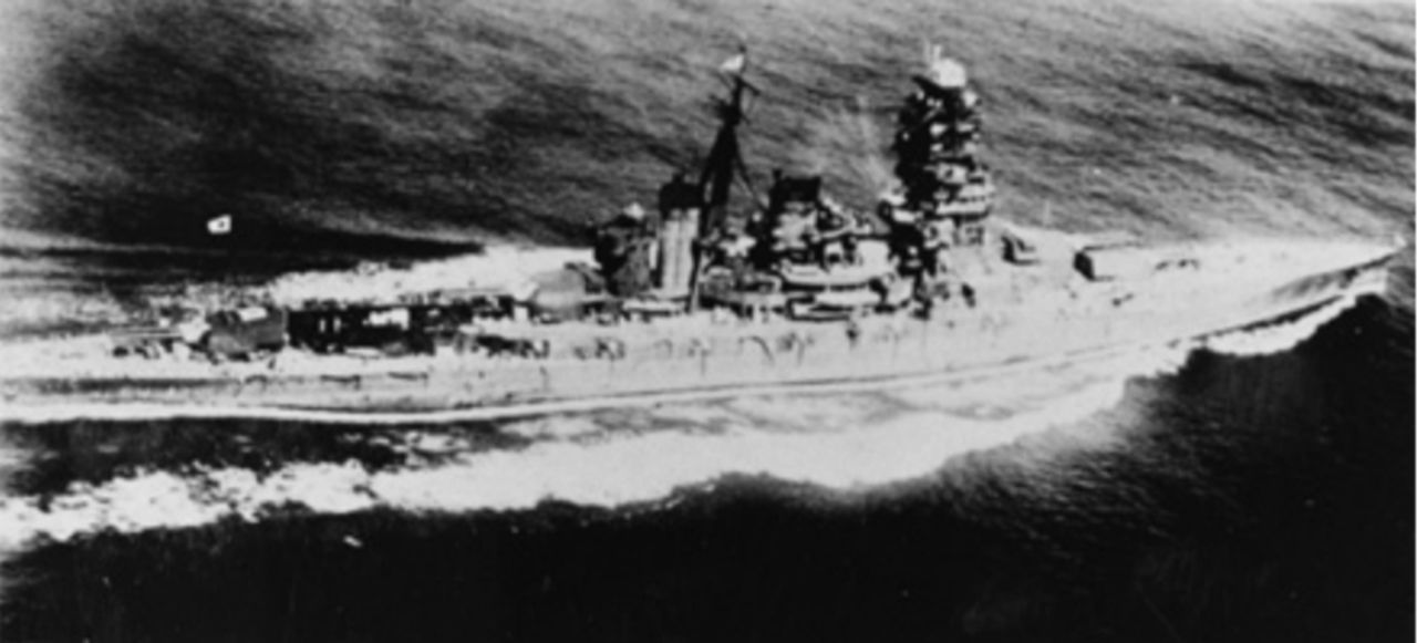 Tàu Hiei là con tàu hiện đại nhất trong lớp Kongō. Hiệp ước Hải quân Washington năm 1922 yêu cầu Nhật Bản phải phi quân sự hóa tàu bằng cách tháo bỏ đai giáp chính, một trong các tháp pháo 14 inch/45 và 25 lò hơi, khiến tốc độ tàu giảm xuống còn 18 hải lý/giờ. Công việc này hoàn thành vào năm 1932, sau đó Hiei phục vụ như một tàu huấn luyện. Bắt đầu từ năm 1936, tàu được tái quân sự hóa và hiện đại hóa theo những hướng tương tự như ba tàu khác trong lớp Kongō, ngoại trừ cấu trúc thượng tầng của nó có thiết kế hoàn toàn khác biệt. Bức ảnh này cho thấy Hiei vào tháng 7 năm 1942.