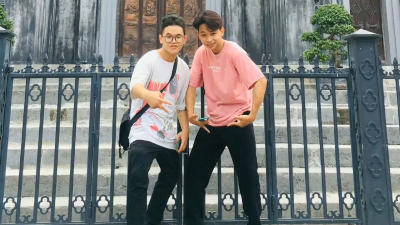 Tôi và Tiến ở nhà thờ Hà Nội