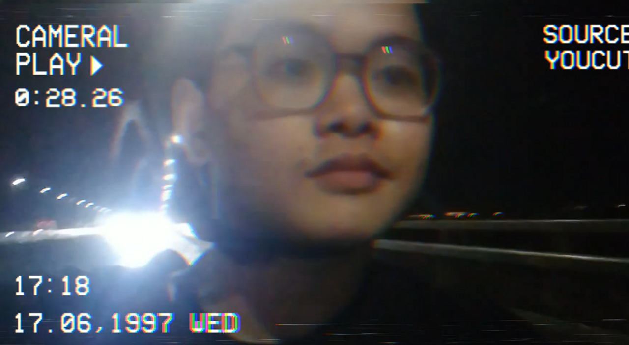 Tôi khi đang lái xe đang trên cầu Nhật Tân.