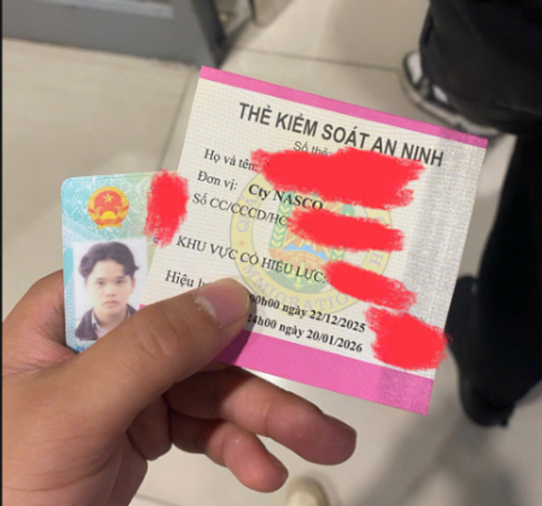 Thế là thành nhân viên sân bay rồi hehehe...