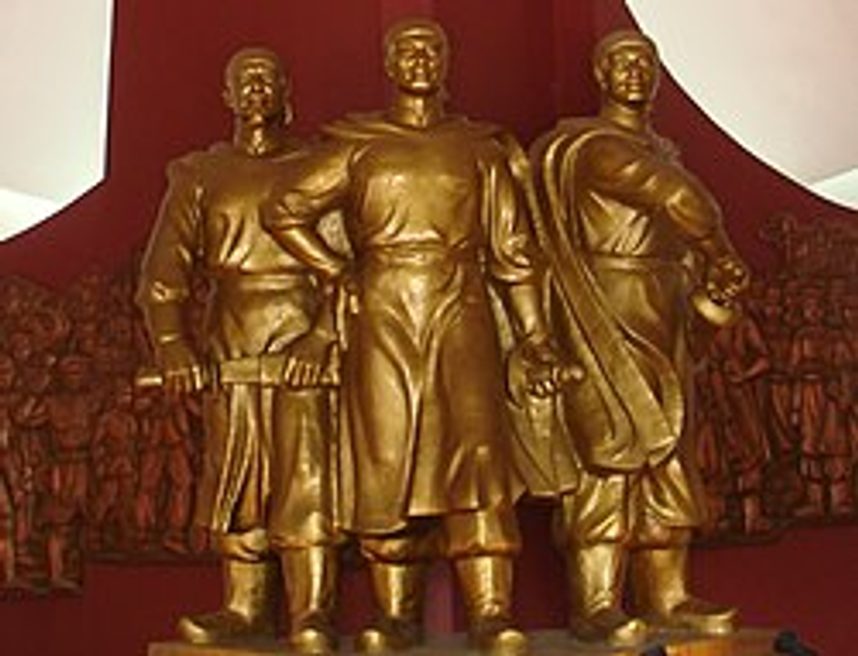 Tượng Tây Sơn Tam Kiệt ở Quy Nhơn