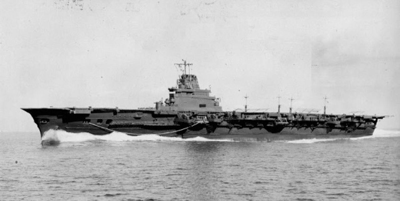 Taiho đang chạy thử nghiệm trên biển vào năm 1944.