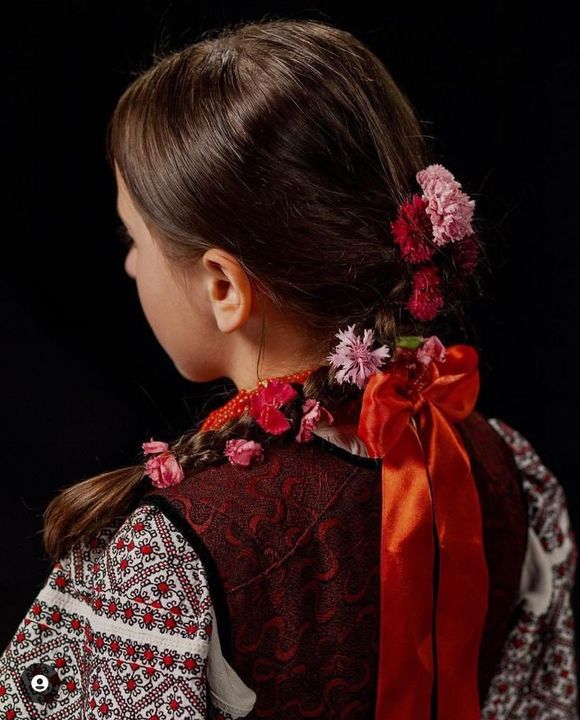 Kiểu tóc kết hoa và duy băng-một đặc trưng của người Ukraine