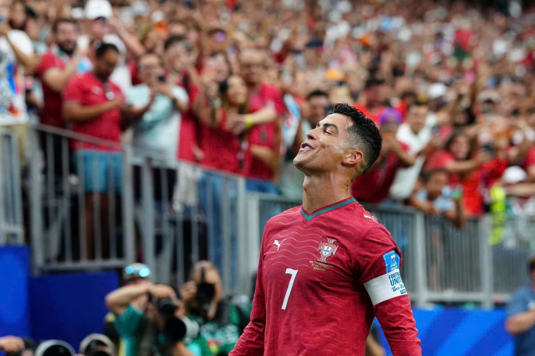 Ronaldo ghi bàn thắng mở tỉ số cho Bồ Đào Nha.